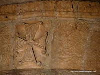 CRUZ EN LA CLAVE DEL ARCO TRIUNFAL