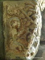 DETALLE DE EVA EN EL CAPITEL DERECHO ABSIDAL