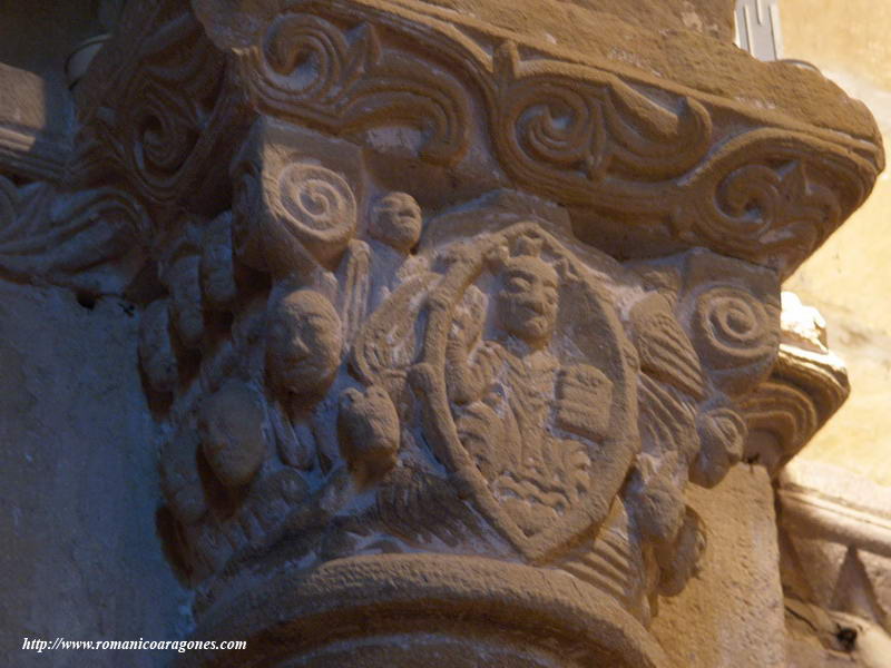 CAPITEL DEL ARCO TRIUNFAL LADO NORTE - PANTOCRATOR