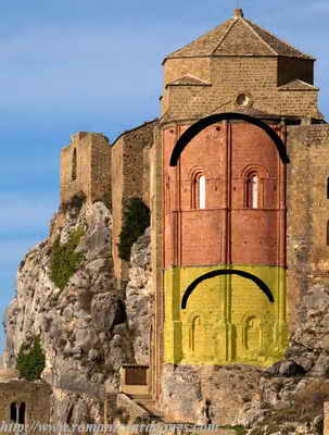 LOARRE. EN AMARILLO: CRIPTA. EN ROJO: IGLESIA SUPERIOR
