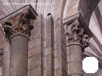 PILAR DE TRIPLE ARISTA (CATEDRAL DE JACA-HUESCA)