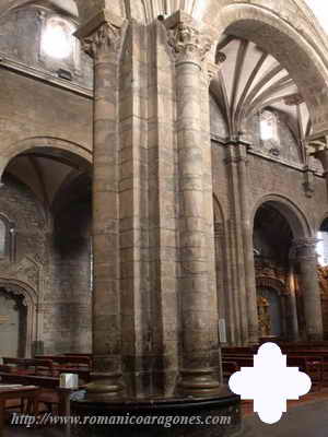 PILAR CRUCIFORME CON SEMICOLUMNAS (JACA-HUESCA)