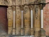 COLUMNAS Y CAPITELES DEL LADO SUR