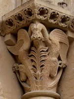 CAPITELES DEL LADO SUR