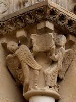 CAPITELES DEL LADO SUR