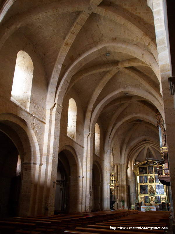 NAVE CENTRAL DESDE LOS PIES